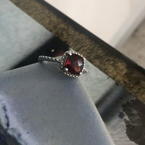 925 silver garnet sz 7 ring
